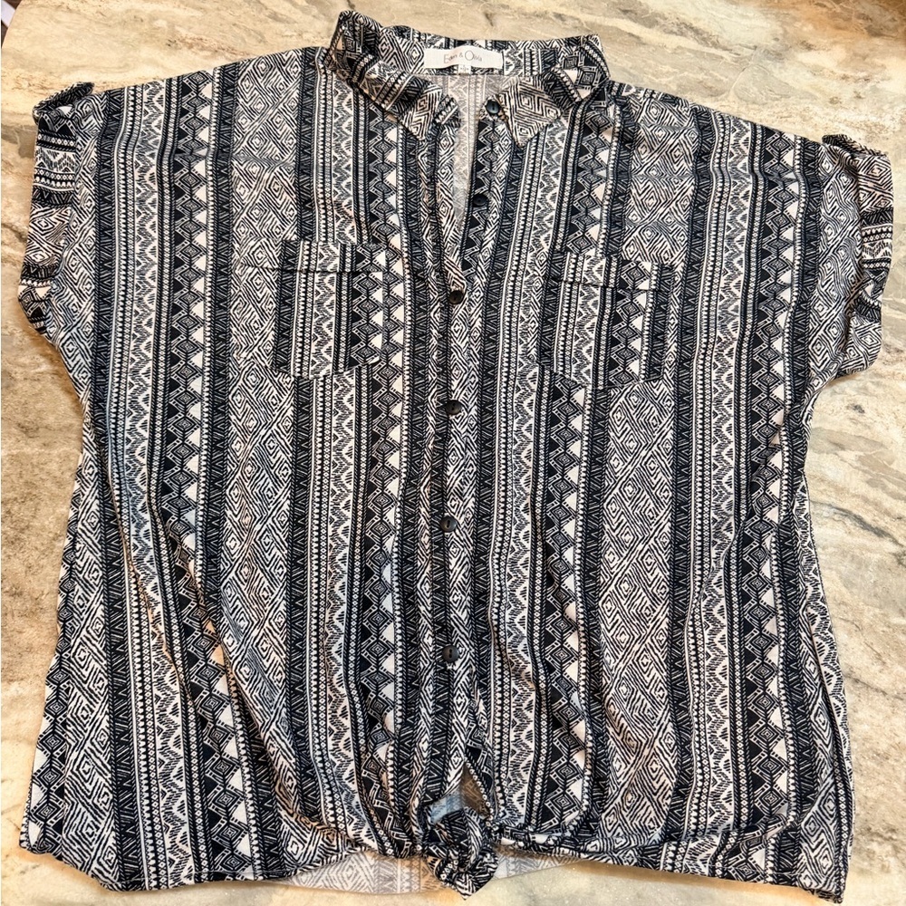 Eden & Olivia Black White Geometric Tie Front Button Blouse Large